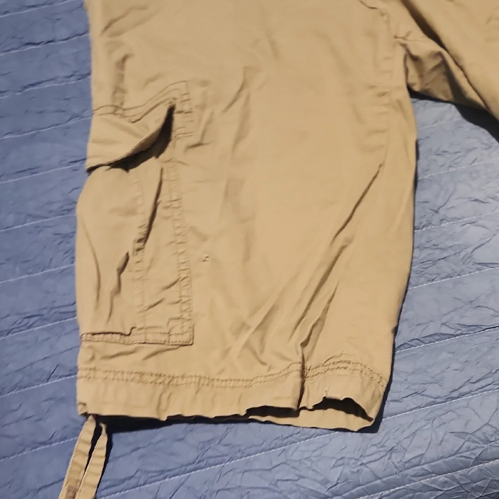 George Tan Cargo Shorts with Utility Pockets - Picture 4 of 5